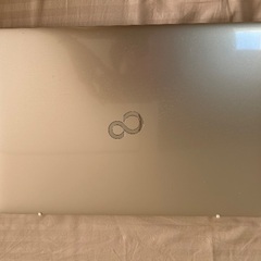 美品です。FUJITSUのノートパソコンになります