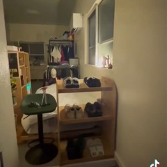 【TikTokでバズったデザイナーの部屋の家具・家電まとめて譲ります！】の画像