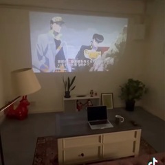 【TikTokでバズったデザイナーの部屋の家具・家電まとめて譲ります！】の画像
