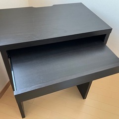 パソコンデスクの画像