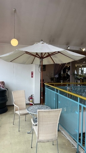 屋外用テラスセット（1セット）／店舗改装・新築建て替えに伴い、装飾品・備品・家具を譲渡いたします