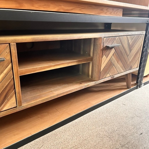 【新品】おしゃれTVボード　材質•アカシア無垢　塗装•ラッカー塗装　W165×D45×H50