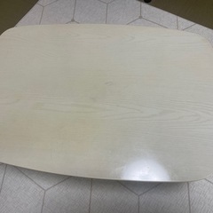 ホワイトローテーブルの画像