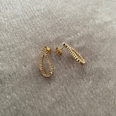 ゴールドカラー　雫型　ピアス