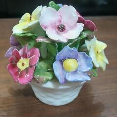AYNSLEYのお花の置物