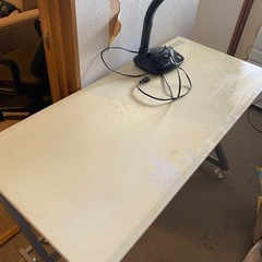 デスクとライト
