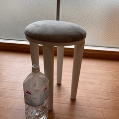 スエード　イス　脚取り外し可能の画像