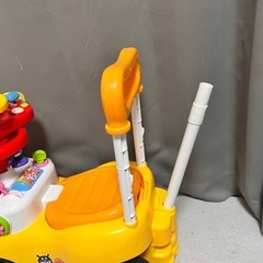 アンパンマンよくばりビジーカー 押し
車の画像