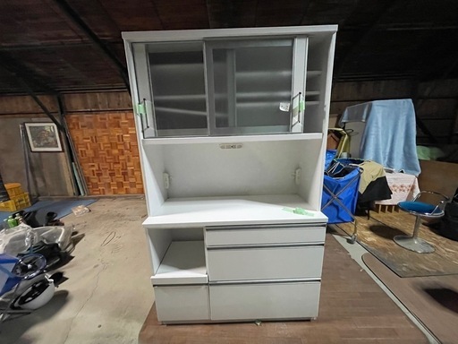 食器棚　早い者勝ち⭐️