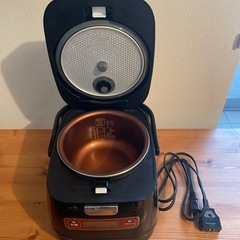 値下げ中　アイリスオーヤマ炊飯器（3合炊き）IRIS OHYAMA　銘柄量り炊きIH炊飯器 KRC-ID30-Rの画像