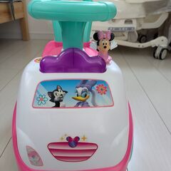ディズニー　ミニー　手押し車　