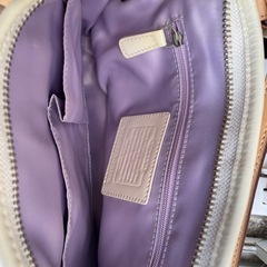 COACHの人気エナメル2wayショルダーバッグの画像