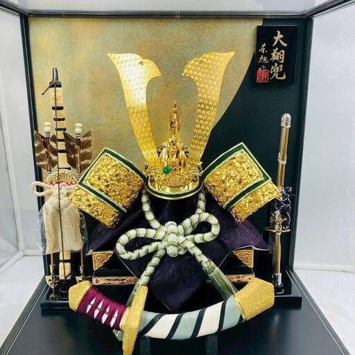 【❗️✨️端午の節句に✨️❗️】迫力満点の節句飾り！金の大兜＆装飾武具付き五月人形ガラスケースで保管も安心！