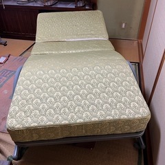 美品！電動式介護用ベッド