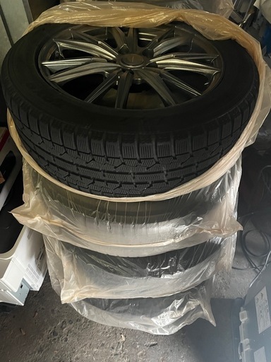 215/55R17 スタッドレスタイヤ　クラウン