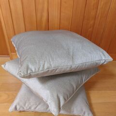 新品未使用　ソファー用クッション3個