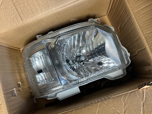 200系ハイエース純正ヘッドライト‼️綺麗‼️