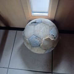 サッカーボール　5号球　ボロボロの画像