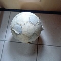 サッカーボール　5号球　ボロボロ
