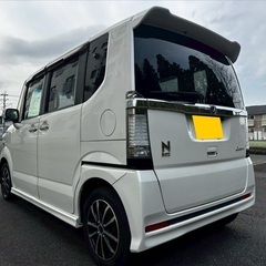 フリップダウンモニター付き☆月々1.2万円〜分割払い可❗️ 車検付き！【名義変更代込み】大人気☆ホンダ N-BOXカスタム☆ステアリングスイッチ付き☆SDナビ付き☆走行中DVD見れます☆電動スライドドア☆ドラレコ付き☆スマートキー☆フルオートエアコン☆社外アルミ☆そのまま乗って帰れます❗️の画像