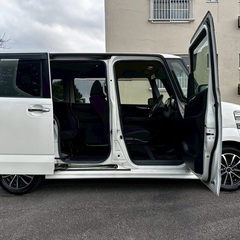 フリップダウンモニター付き☆月々1.2万円〜分割払い可❗️ 車検付き！【名義変更代込み】大人気☆ホンダ N-BOXカスタム☆ステアリングスイッチ付き☆SDナビ付き☆走行中DVD見れます☆電動スライドドア☆ドラレコ付き☆スマートキー☆フルオートエアコン☆社外アルミ☆そのまま乗って帰れます❗️の画像