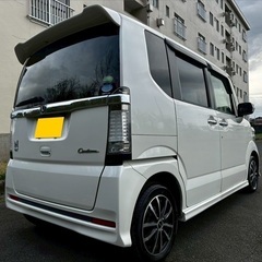 フリップダウンモニター付き☆月々1.2万円〜分割払い可❗️ 車検付き！【名義変更代込み】大人気☆ホンダ N-BOXカスタム☆ステアリングスイッチ付き☆SDナビ付き☆走行中DVD見れます☆電動スライドドア☆ドラレコ付き☆スマートキー☆フルオートエアコン☆社外アルミ☆そのまま乗って帰れます❗️の画像