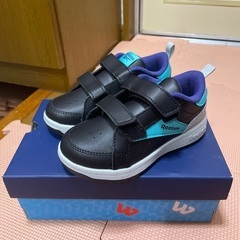 新品リーボックスニーカー子供用の画像