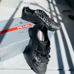 PRADAスニーカーの画像