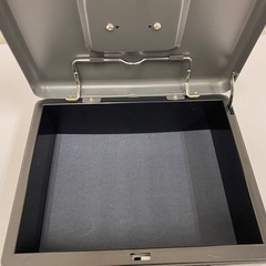 【未使用】金庫 　鍵付き　小銭入れ専用あり　＃30897の画像