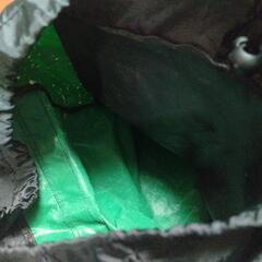 バズ・ライトイヤー リュック 緑色バズ・ライトイヤーと猫のデザインの緑色リュック、広い内部スペースと調整可能なストラップ付き。

- 色: 緑/青
- デザイン: バズ・ライトイヤーと猫のキャラクター
- 素材: ナイロンまたはポリエステル
- ストラップ: 調整可能なショルダーストラップ
- 内部: 広い内部スペース

ご覧いただきありがとうございます。の画像