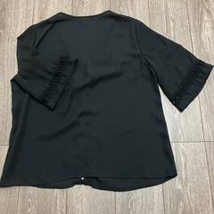 カットソー　ブラック　重ね着の画像