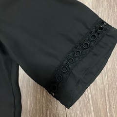 カットソー　ブラック　重ね着の画像