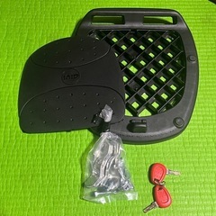 バイク　リアボックス（GIVI 背もたれ付）の画像