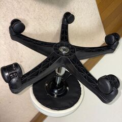 [格安]✨「ﾌｯﾄｹｱ施術に最適な低めﾀｲﾌﾟ椅子」足用のﾈｲﾙに使用の画像