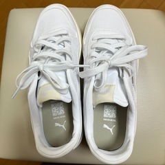 PUMA厚底スニーカー