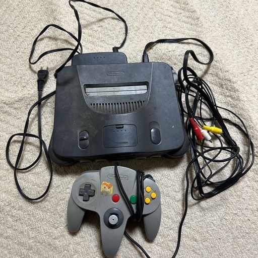 NINTENDO 64 本体  コントローラ x3 動作確認済み NINTENDO64 本体 コントローラーx3 カセット2本付き