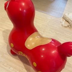 ロディ、赤乗り物の画像