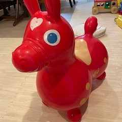 ロディ、赤乗り物