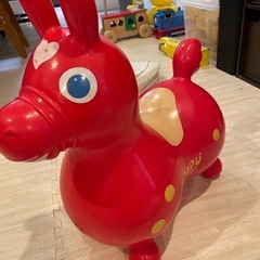 ロディ、赤乗り物の画像