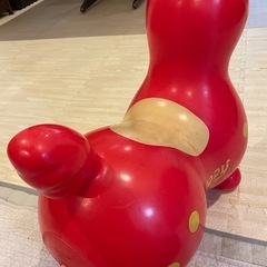 ロディ、赤乗り物の画像