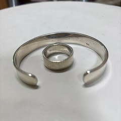 シルバーブレスと指はてますの画像