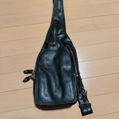 ボディバッグ(濃い緑色)