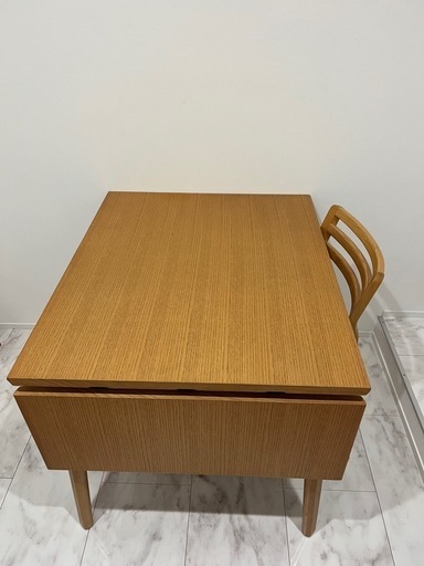 テーブルとイス