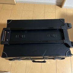 黒　ブラック　BLACK スーツケース　荷物　バッグ　スーツ　収納　キャリー　バッグ　カバン　ファッション　旅行　新生活　トラベルの画像