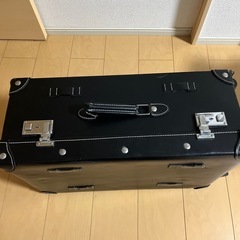 黒　ブラック　BLACK スーツケース　荷物　バッグ　スーツ　収納　キャリー　バッグ　カバン　ファッション　旅行　新生活　トラベルの画像