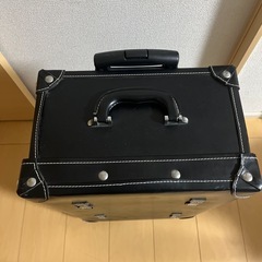 黒　ブラック　BLACK スーツケース　荷物　バッグ　スーツ　収納　キャリー　バッグ　カバン　ファッション　旅行　新生活　トラベルの画像