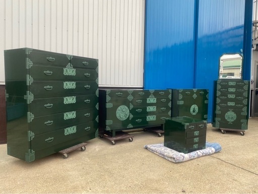 W（0329u5）最高級総桐材　家具5点セット　深緑色　呂色塗り　青銅色金具　桐箪笥　収納箪笥　鏡台　購入時1500万　鍵付　一宮市　引取限定