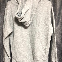 グレー マジメ ロゴパーカーの画像