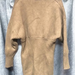 ZARA ブラウン Vネック長袖ニットの画像
