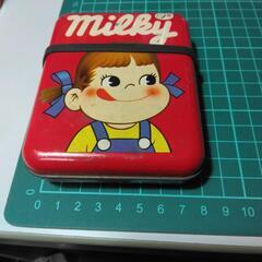 ペコちゃんブリキ缶